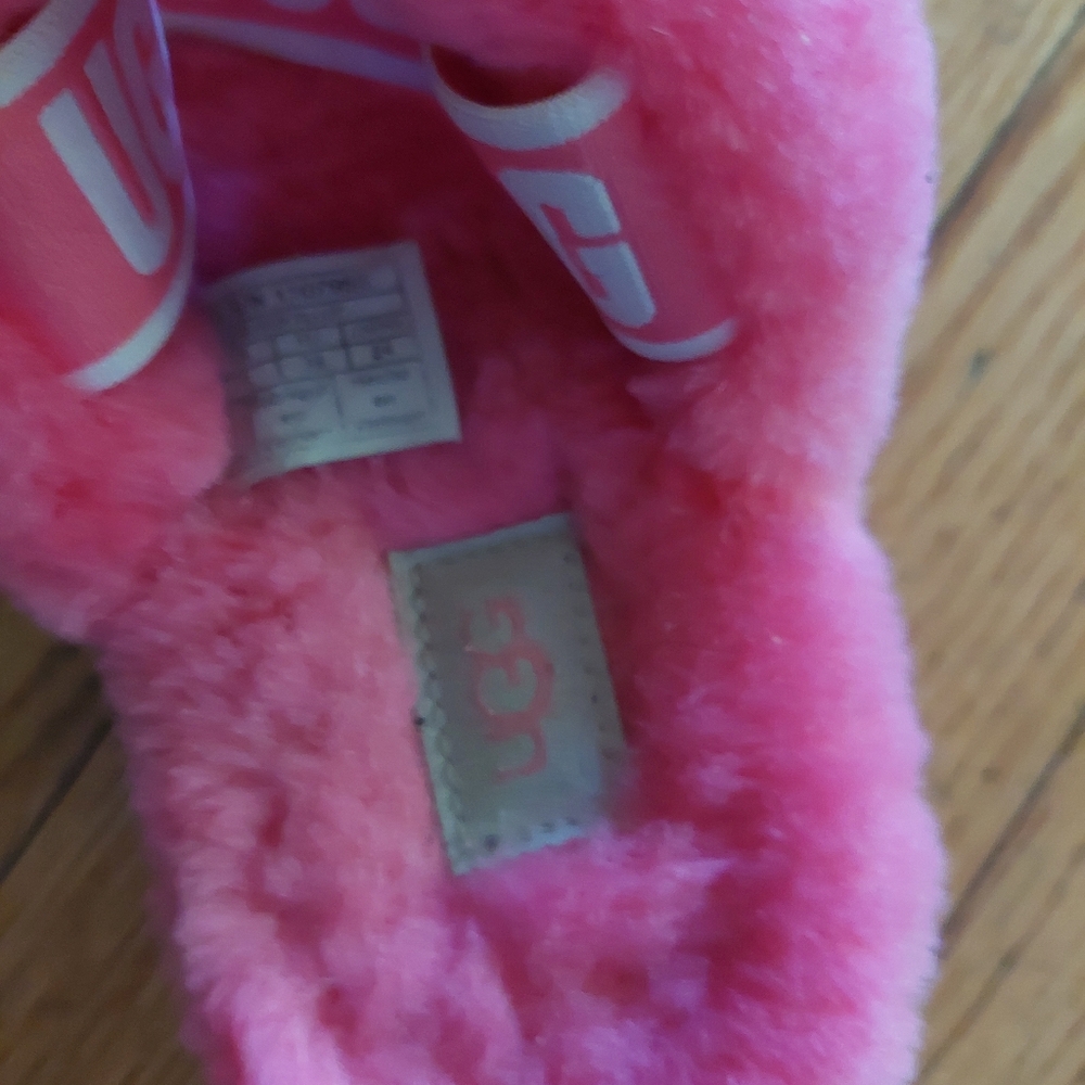 SLIPPERS/UGG